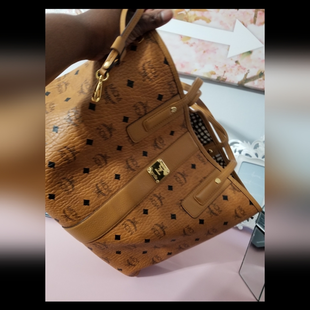 McM Medium Genuine Reversible Leather Tot Bag